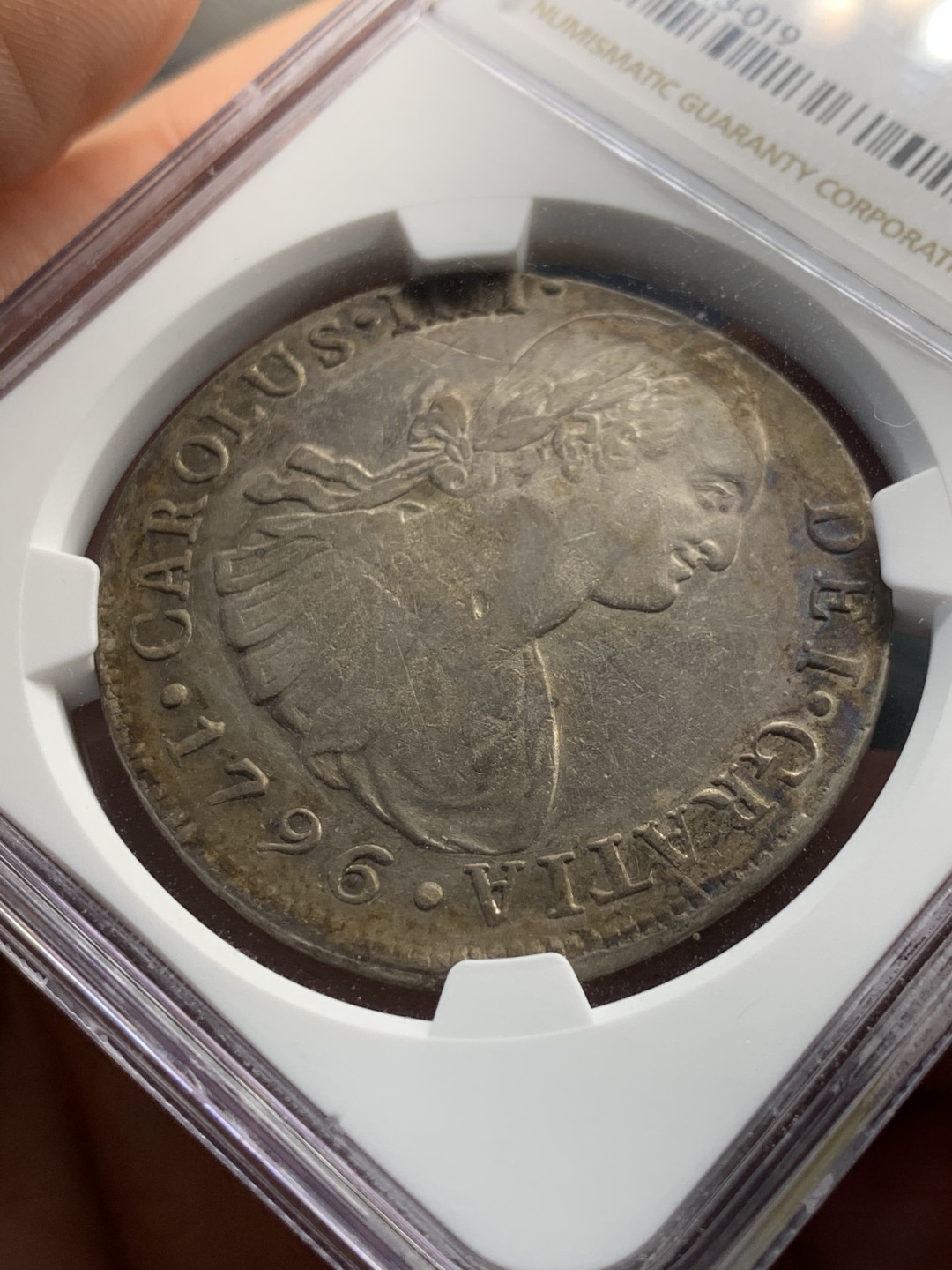 《竞宝斋》第46场-本周日，周一2场连拍（全场顺丰包邮） NGC 评级 原味 秘鲁 1796年 卡四 8R双柱 大银币 双面深打 状态不错