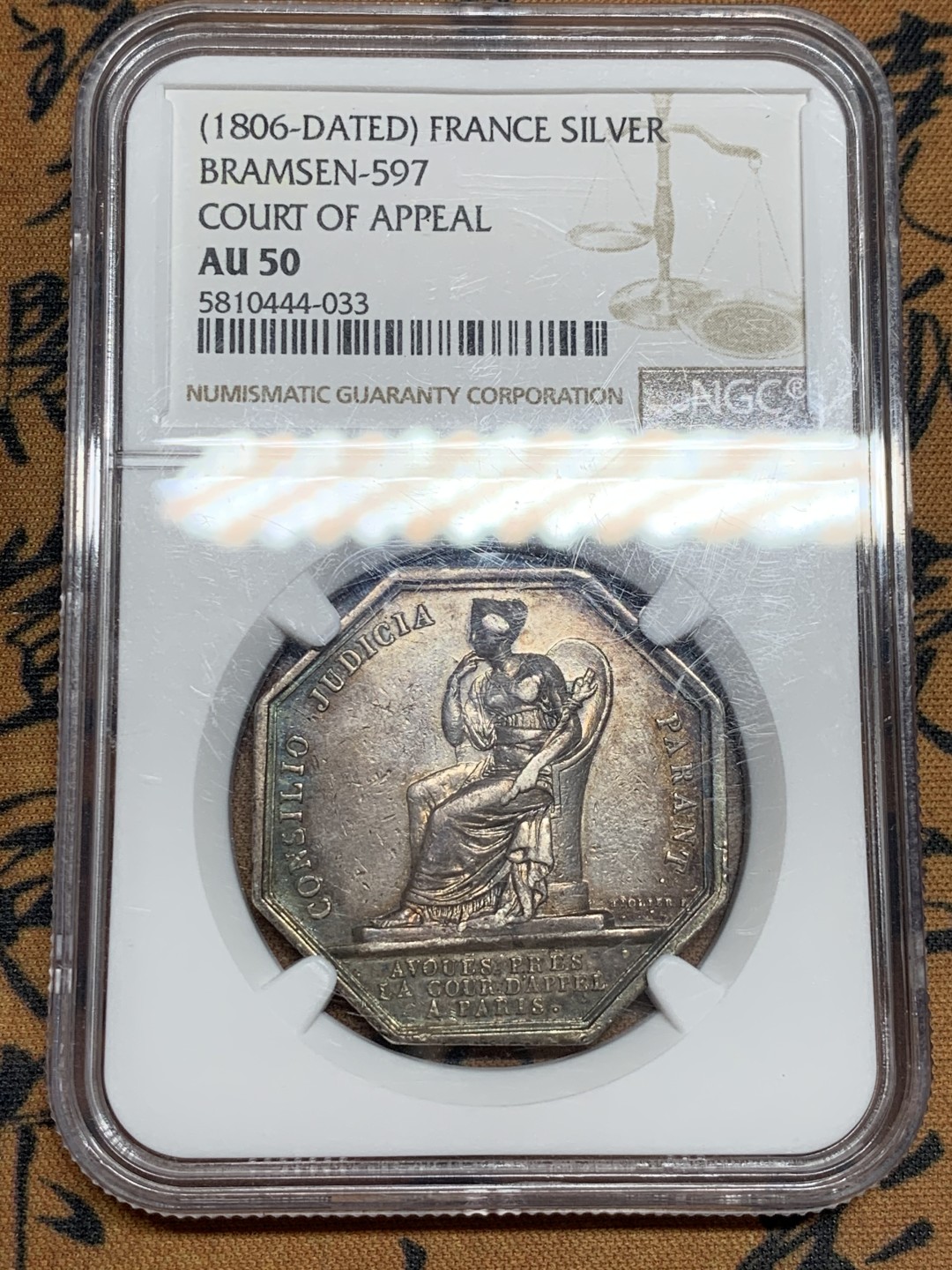 《竞宝斋》第46场-本周日，周一2场连拍（全场顺丰包邮） NGC AU50 冠军分 1806年 法国 国家法院 银质八角代币（双面孔雀彩）拿破仑时期原铸，双面孔雀彩包浆