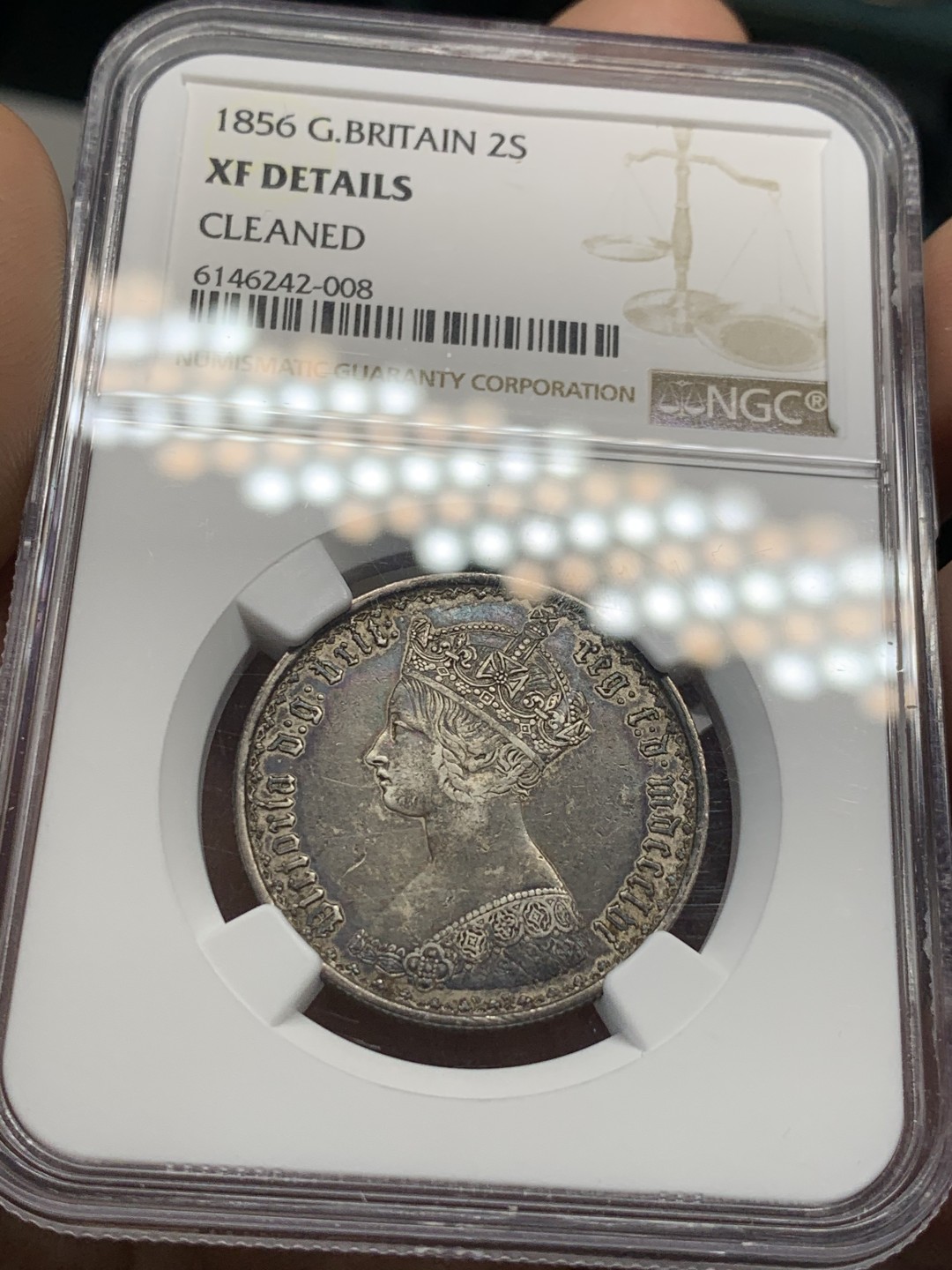 《竞宝斋》第46场-本周日，周一2场连拍（全场顺丰包邮） NGC-XFD 英国1856 维多利亚 哥特福林  五彩黑包浆 十分难得