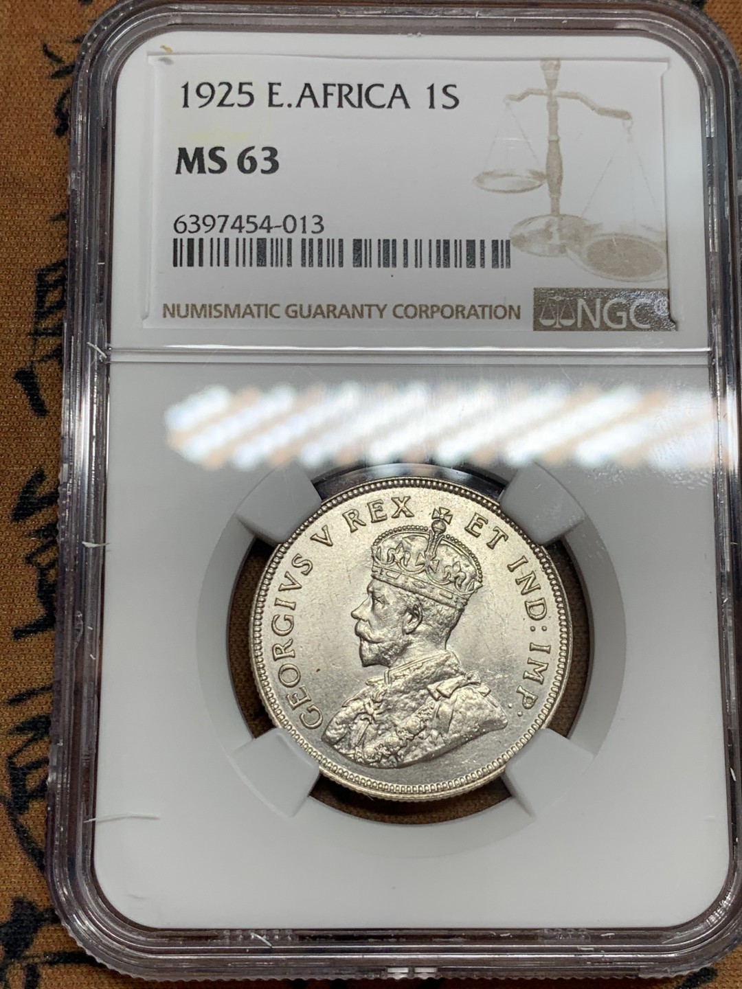 《竞宝斋》第46场-本周日，周一2场连拍（全场顺丰包邮） NGC MS63 完美原光东非1925年乔治五世1先令主币银币