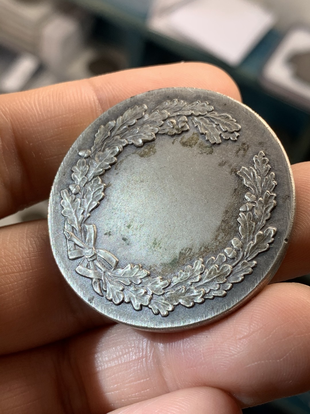 《竞宝斋》第46场-本周日，周一2场连拍（全场顺丰包邮） 二战英国摄影协会白铜章 设计精美 背景元素丰富 无刻字 无边铭 