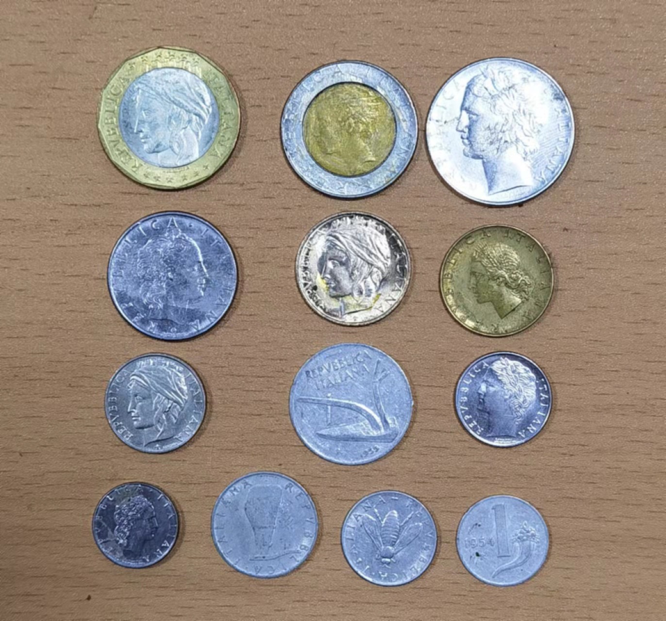 北京马甸外币专卖微拍第七十三期，非贵金属外国纪念币，流通币专场，陆续上新欢迎光临 意大利流通币13枚大全套