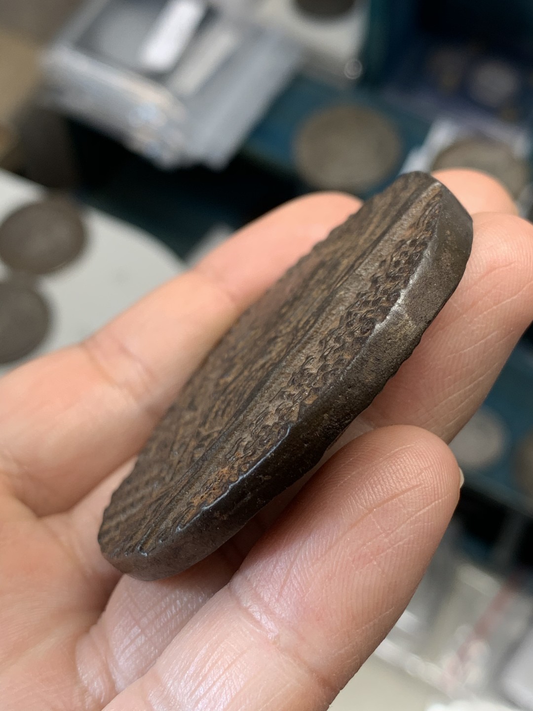 《竞宝斋》第46场-本周日，周一2场连拍（全场顺丰包邮） 1915年德国卢西塔尼亚沉船铁章 卡尔哥茨作品 名品 直径55mm，重77.19g 铁章此品不易