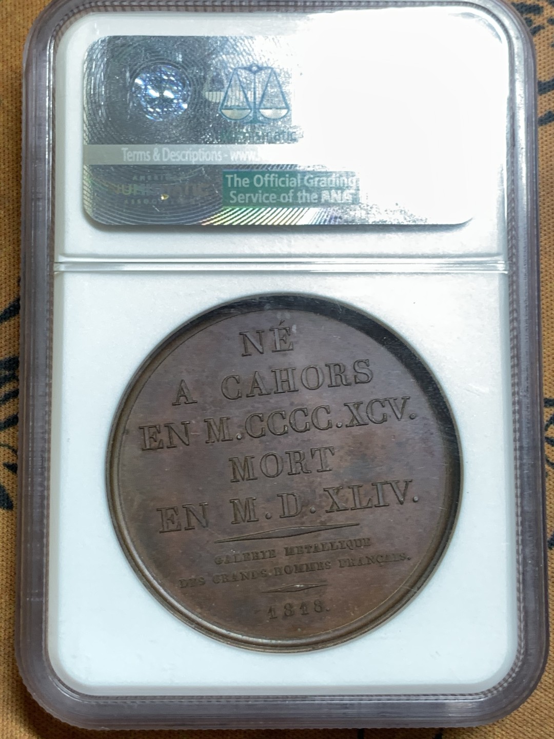 《竞宝斋》第46场-本周日，周一2场连拍（全场顺丰包邮） NGC MS63BN 高浮雕 巧克力均匀包浆 1818年法国老铜章 以纪念法国文艺复兴时期的诗人克莱门特·马罗特（ClementMarot），1496-1544年，该枚铜章由法国盖拉德设计