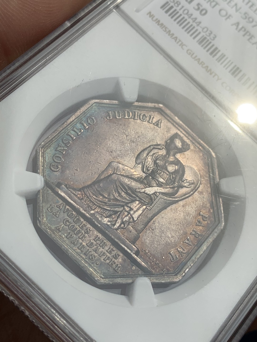 《竞宝斋》第46场-本周日，周一2场连拍（全场顺丰包邮） NGC AU50 冠军分 1806年 法国 国家法院 银质八角代币（双面孔雀彩）拿破仑时期原铸，双面孔雀彩包浆