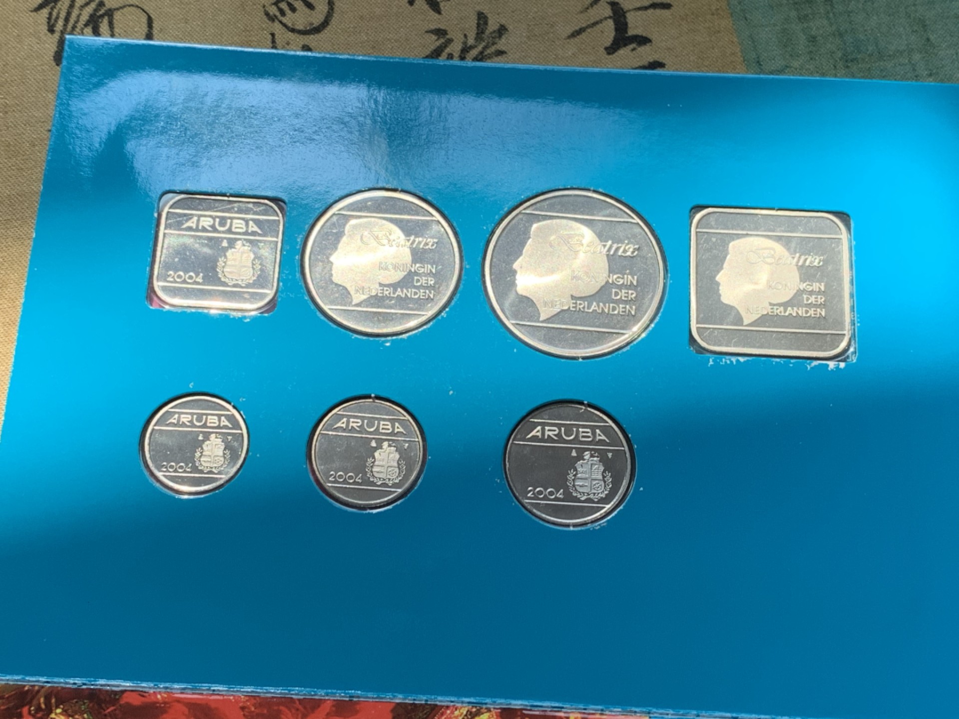《竞宝斋》第46场-本周日，周一2场连拍（全场顺丰包邮） 阿鲁巴2004年清年份官方原装7枚套币BU 5分-5弗洛林 带大面值的国内市面少见 克劳斯编号MS22 制造量2500套！