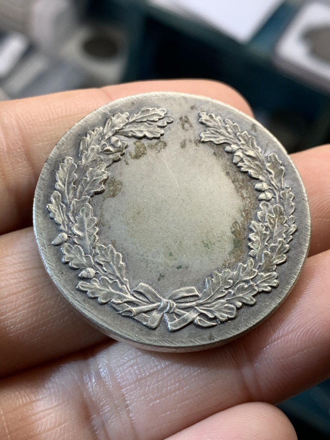 《竞宝斋》第46场-本周日，周一2场连拍（全场顺丰包邮） 二战英国摄影协会白铜章 设计精美 背景元素丰富 无刻字 无边铭 