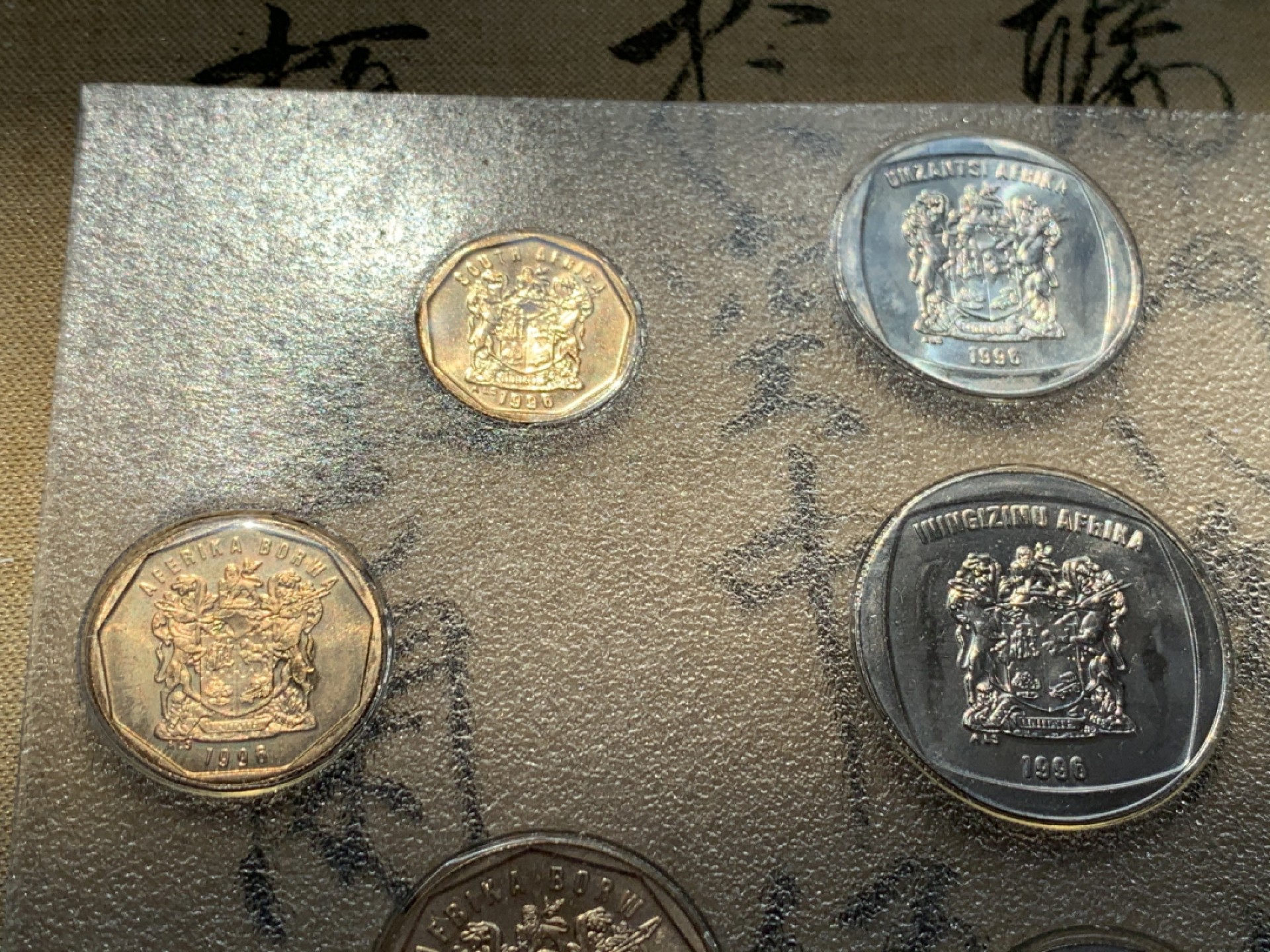 《竞宝斋》第46场-本周日，周一2场连拍（全场顺丰包邮） 南非1996年清年份原封9枚套币BU 1分-5兰特