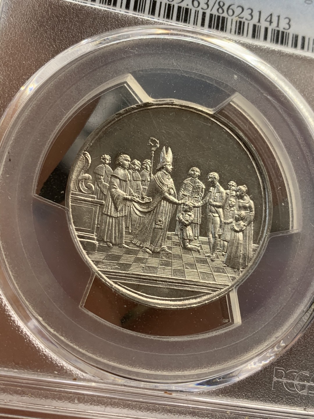 《竞宝斋》第46场-本周日，周一2场连拍（全场顺丰包邮） PCGS MS63 德国 19世纪宗教洗礼银章 PCGS唯一冠军分 底板镜面 强烈PL效果 章面中人物众多 表情清晰 场景化表现非常细腻 到位 章背花环极其精美细腻 惊叹