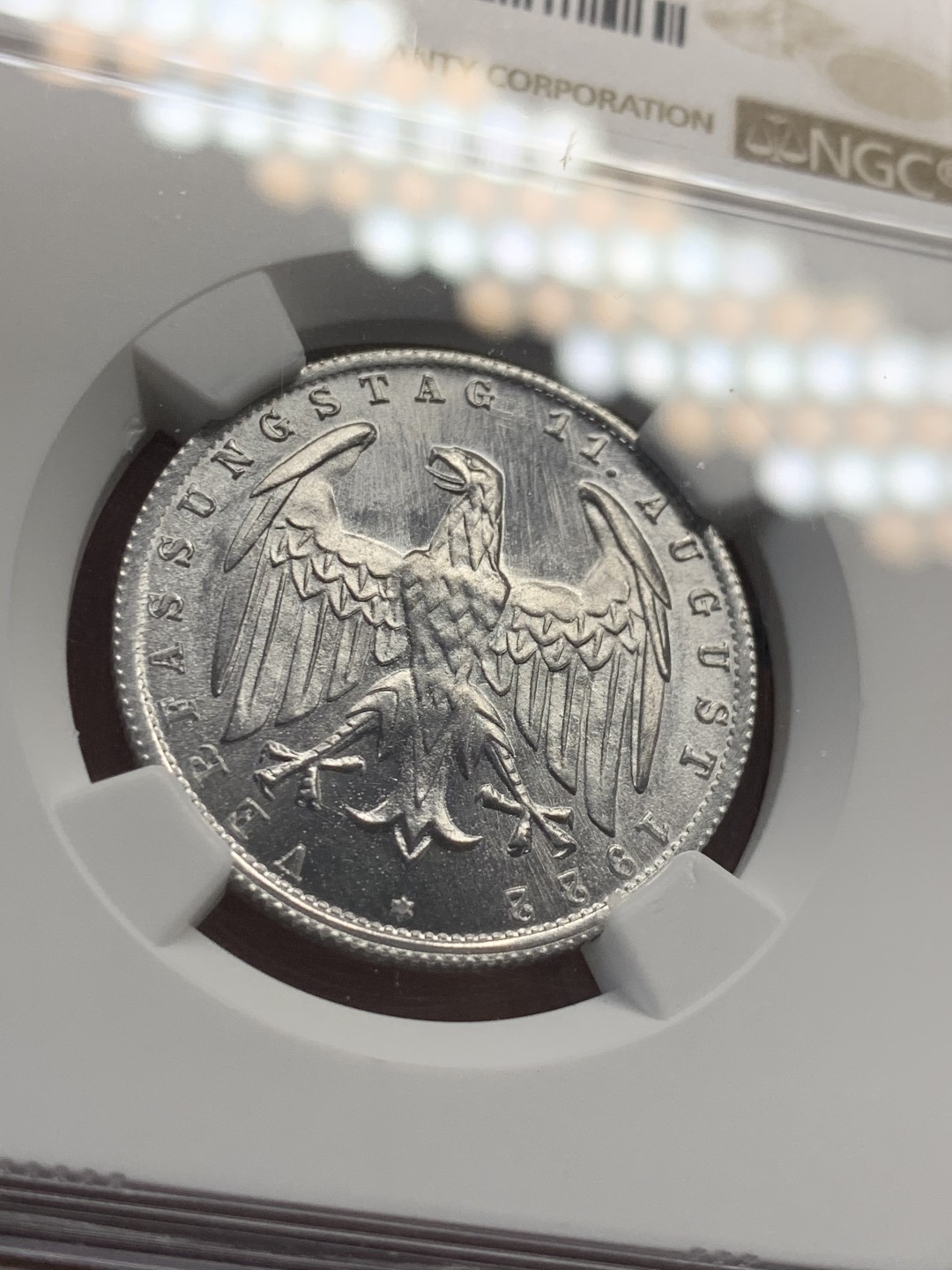 《竞宝斋》第46场-本周日，周一2场连拍（全场顺丰包邮） NGC-魏玛3马克铝币高分一对 1922A的MS64 1922J的MS65 铸纹清晰 光度完美