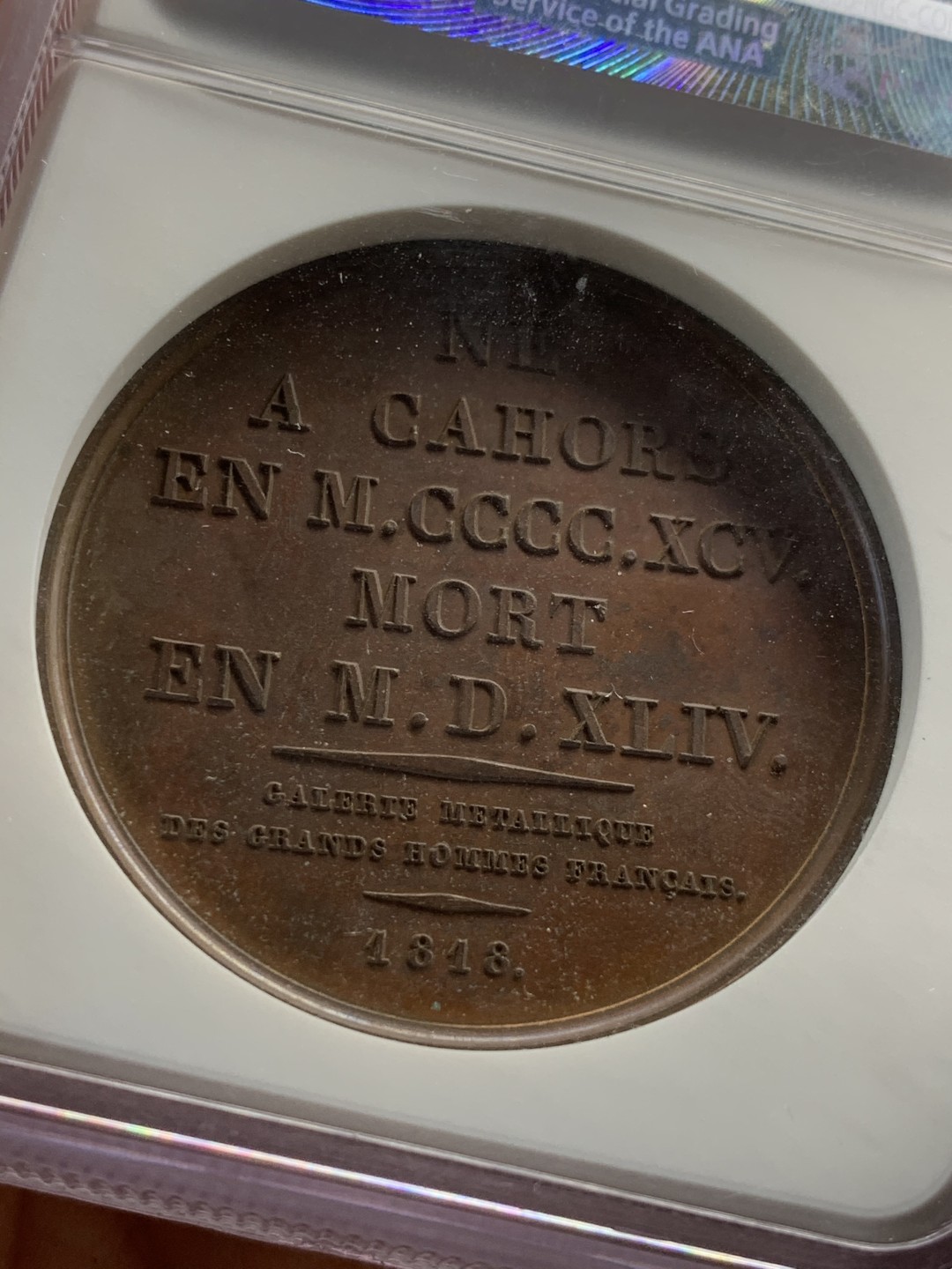 《竞宝斋》第46场-本周日，周一2场连拍（全场顺丰包邮） NGC MS63BN 高浮雕 巧克力均匀包浆 1818年法国老铜章 以纪念法国文艺复兴时期的诗人克莱门特·马罗特（ClementMarot），1496-1544年，该枚铜章由法国盖拉德设计