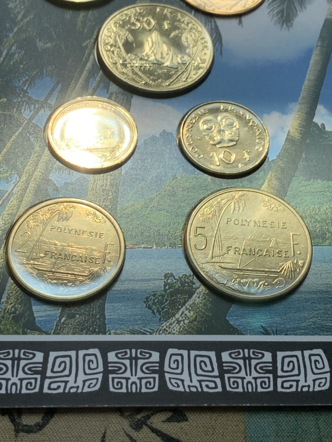 《竞宝斋》第46场-本周日，周一2场连拍（全场顺丰包邮） 法属波利尼西亚2002年清年份官方原装7枚套币BU 1法郎-100法郎 克劳斯编号MS2 制造量5000套！