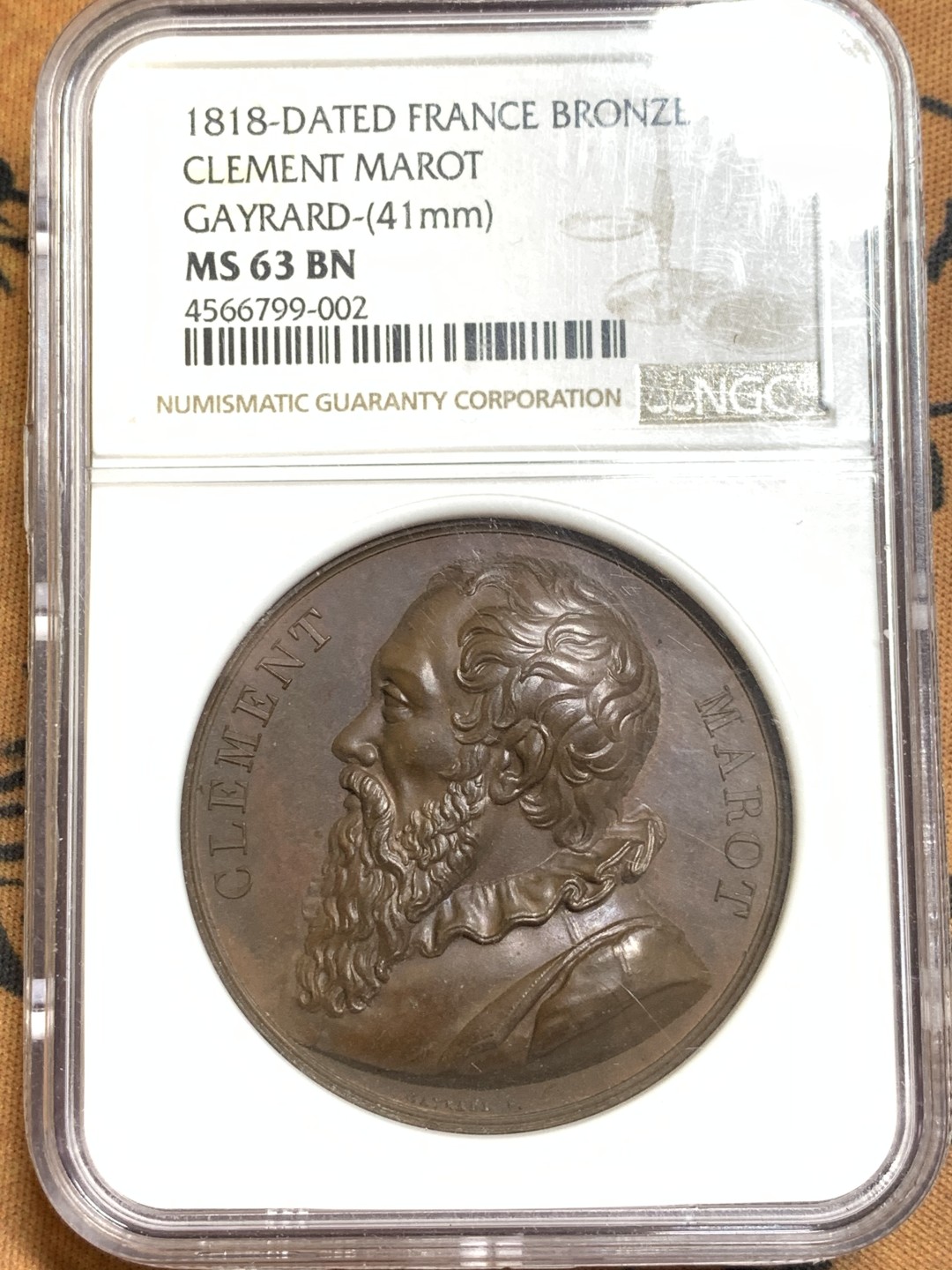 《竞宝斋》第46场-本周日，周一2场连拍（全场顺丰包邮） NGC MS63BN 高浮雕 巧克力均匀包浆 1818年法国老铜章 以纪念法国文艺复兴时期的诗人克莱门特·马罗特（ClementMarot），1496-1544年，该枚铜章由法国盖拉德设计