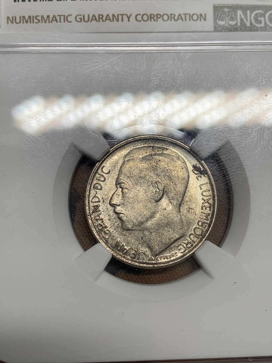 《竞宝斋》第46场-本周日，周一2场连拍（全场顺丰包邮） NGC MS62 卢森堡 1965年1法郎样币 NGC唯一亚军分 发行量仅200枚 PCGS无该枚纪录 非常少见的一款样币 右上角有一小磕