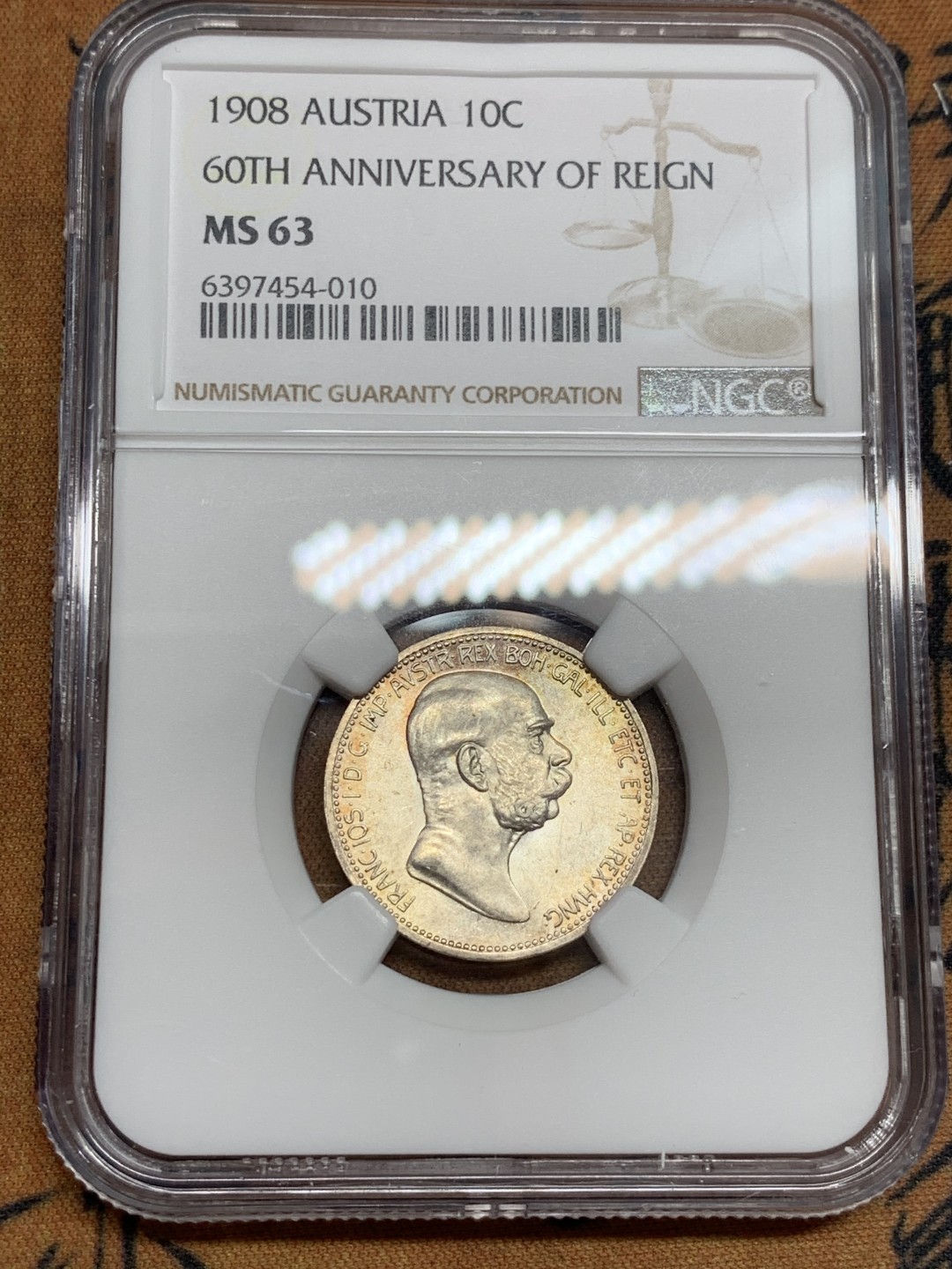 《竞宝斋》第46场-本周日，周一2场连拍（全场顺丰包邮） NGC MS63 淡彩车轮光奥地利1908年60周年建国纪念银币