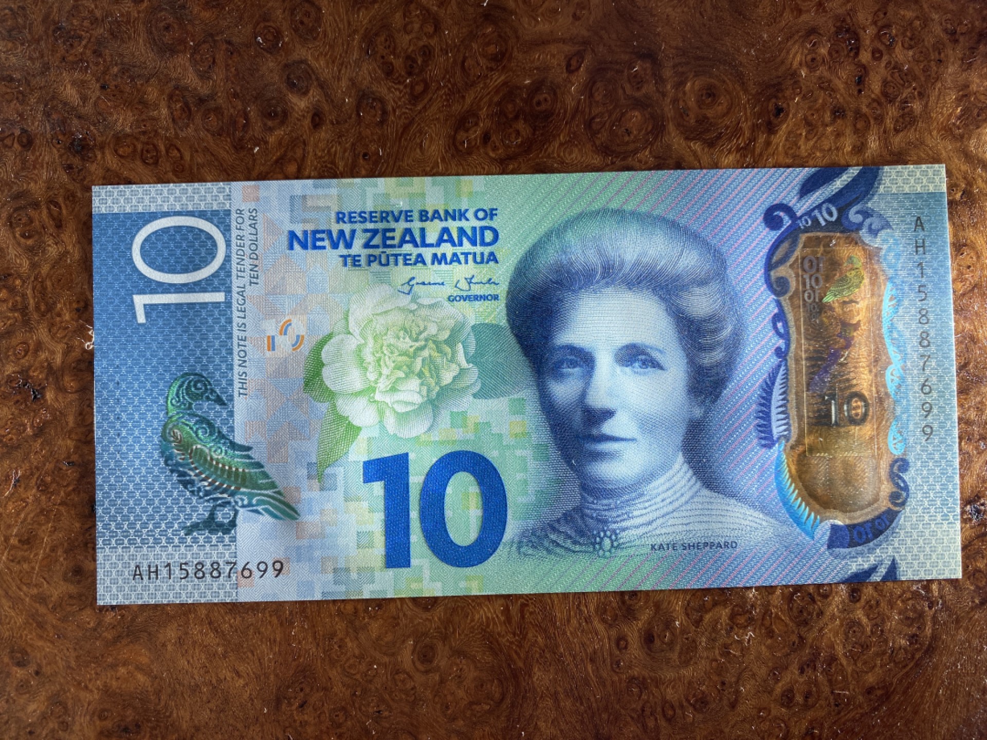 Chase Auction 第6期- - 中外纸币、硬币、民国钞联拍！ 新西兰10镑，塑料钞一张，unc，最佳纸币同版！