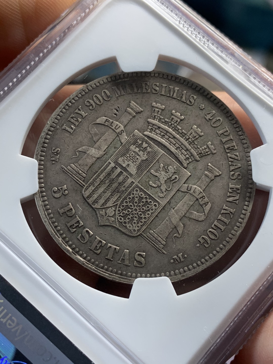 《竞宝斋》第46场-本周日，周一2场连拍（全场顺丰包邮） NGC-XF45 西班牙 拿花5比塞塔 1870（70）SNM 原味酱彩厚重老包浆 细节一流 黑45国币最爱