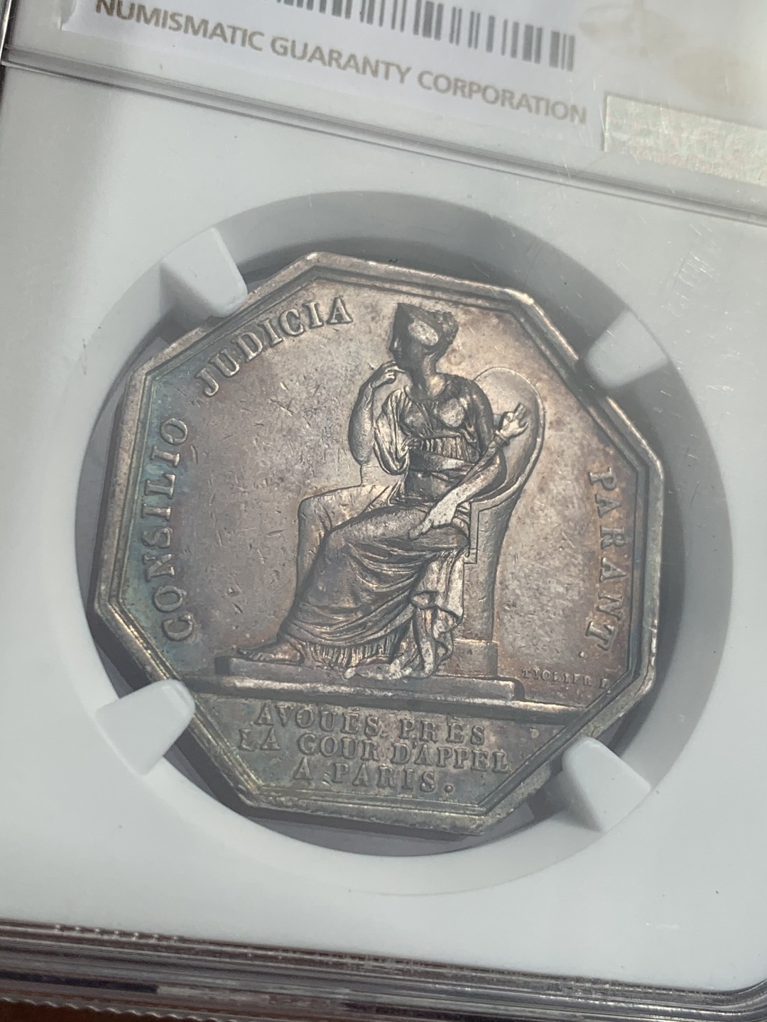 《竞宝斋》第46场-本周日，周一2场连拍（全场顺丰包邮） NGC AU50 冠军分 1806年 法国 国家法院 银质八角代币（双面孔雀彩）拿破仑时期原铸，双面孔雀彩包浆