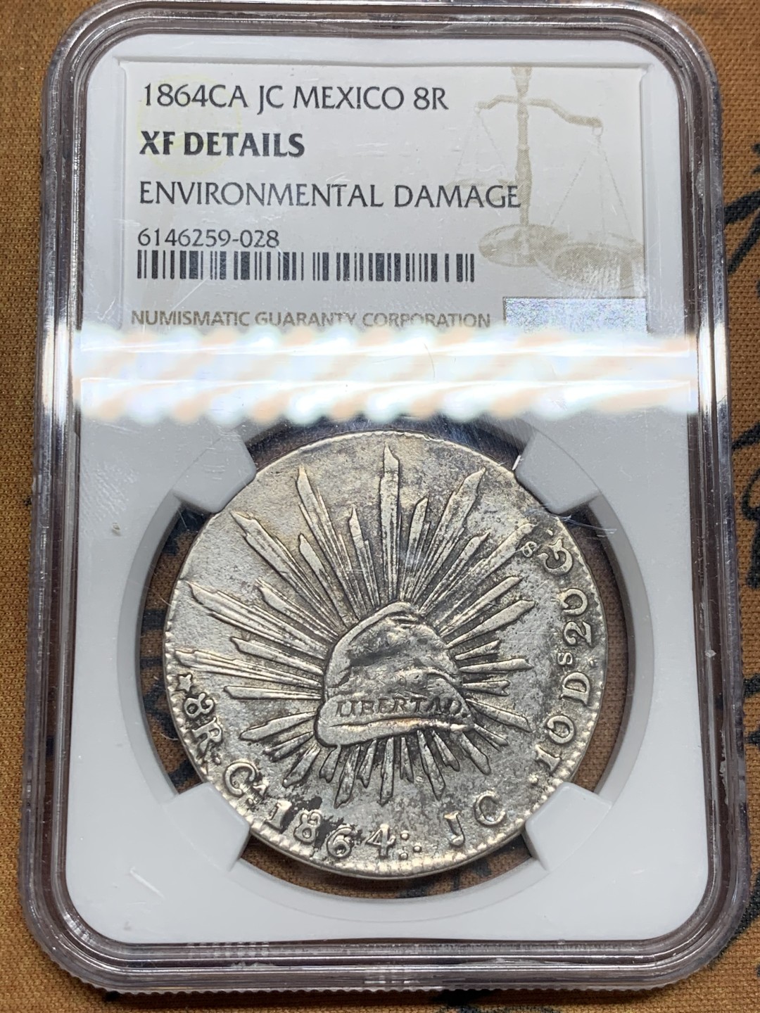 《竞宝斋》第46场-本周日，周一2场连拍（全场顺丰包邮） NGC-XFD  墨西哥花边鹰洋1864 8 里亚尔  奇瓦瓦小厂中早期   原味币 年份稀少