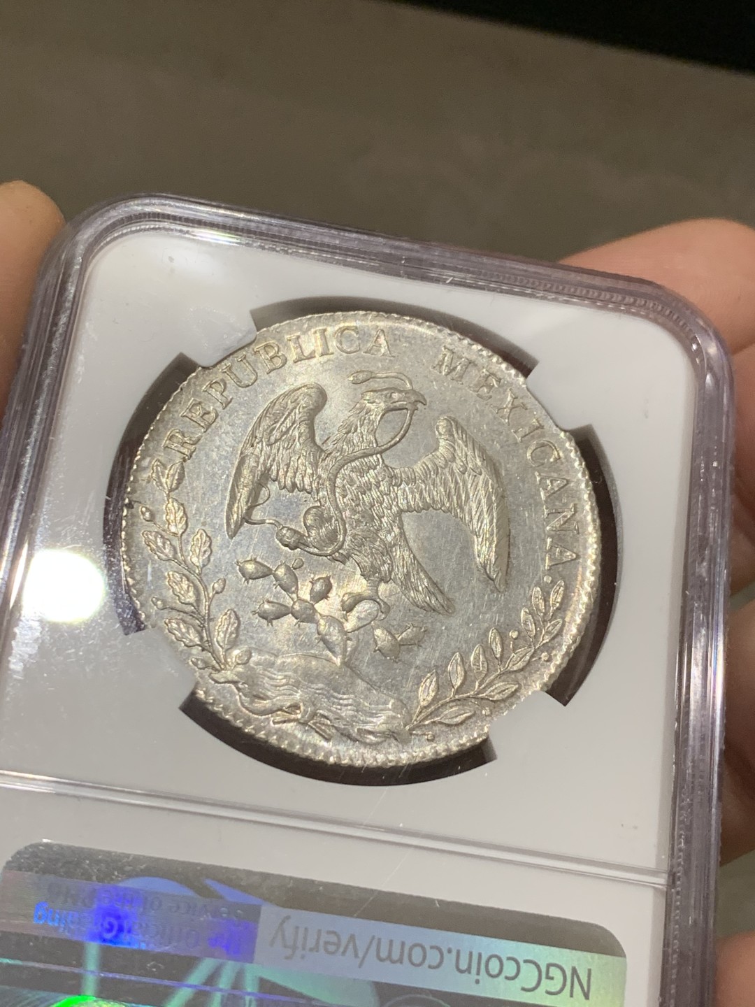 《竞宝斋》第46场-本周日，周一2场连拍（全场顺丰包邮） NGC MS62 墨西哥 1893年 花边鹰洋 底光十足 PL底板