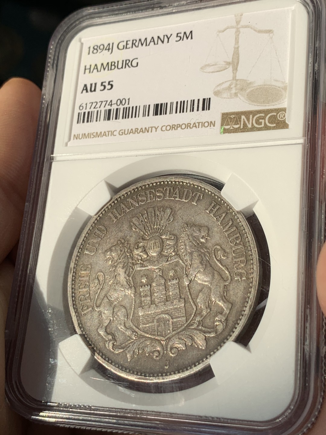 《竞宝斋》第46场-本周日，周一2场连拍（全场顺丰包邮） 1894德国汉堡双狮银币 NGCau55分，老味道的双狮5马克非常少见，这枚值得珍藏，最近价格上涨明显。
