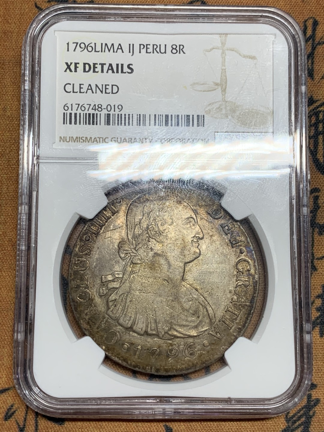 《竞宝斋》第46场-本周日，周一2场连拍（全场顺丰包邮） NGC 评级 原味 秘鲁 1796年 卡四 8R双柱 大银币 双面深打 状态不错