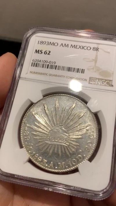 《竞宝斋》第46场-本周日，周一2场连拍（全场顺丰包邮） NGC MS62 墨西哥 1893年 花边鹰洋 底光十足 PL底板