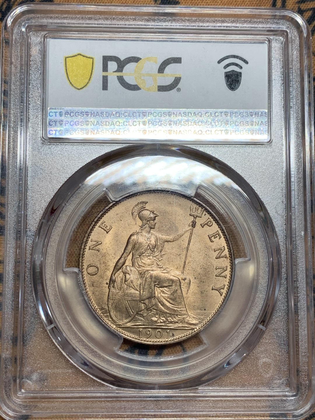 《竞宝斋》第46场-本周日，周一2场连拍（全场顺丰包邮） PCGS-MS63RD 英国 1901年 1便士 极少见RD原铜光 车轮光非常棒 老维披纱末年收藏级