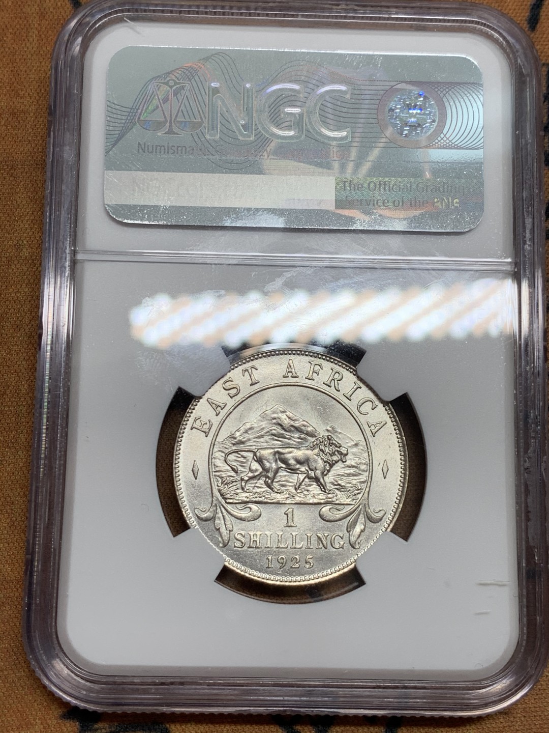 《竞宝斋》第46场-本周日，周一2场连拍（全场顺丰包邮） NGC MS63 完美原光东非1925年乔治五世1先令主币银币
