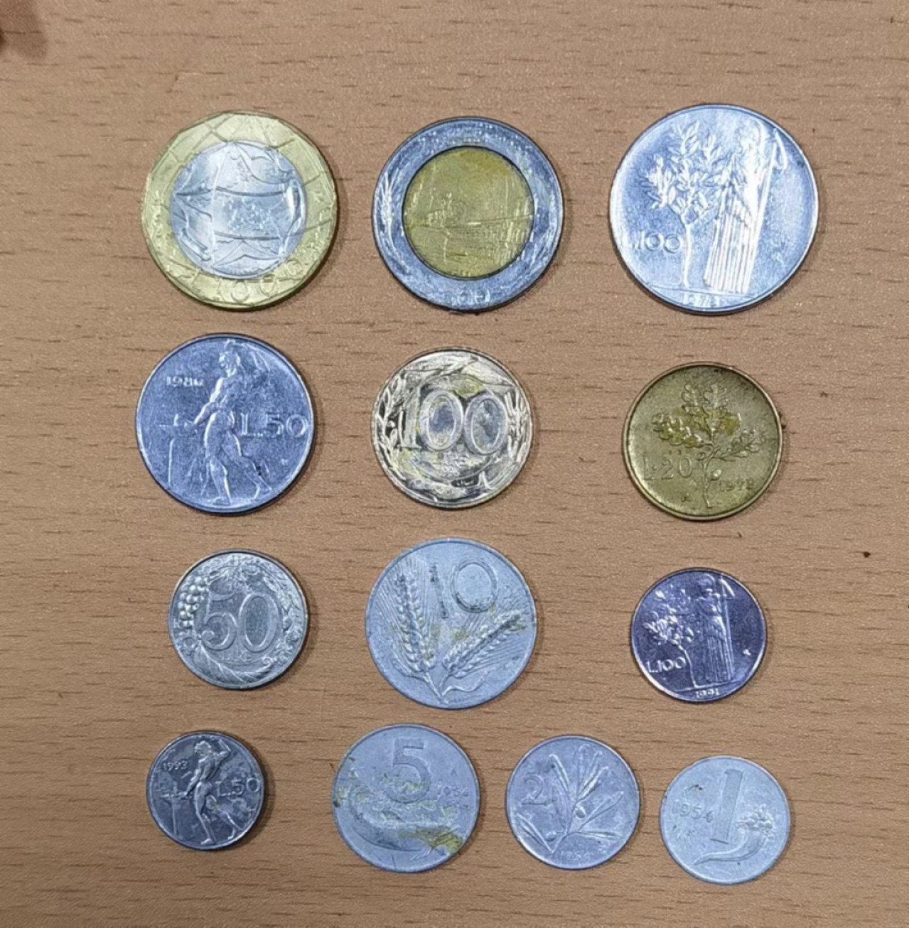 北京马甸外币专卖微拍第七十三期，非贵金属外国纪念币，流通币专场，陆续上新欢迎光临 意大利流通币13枚大全套