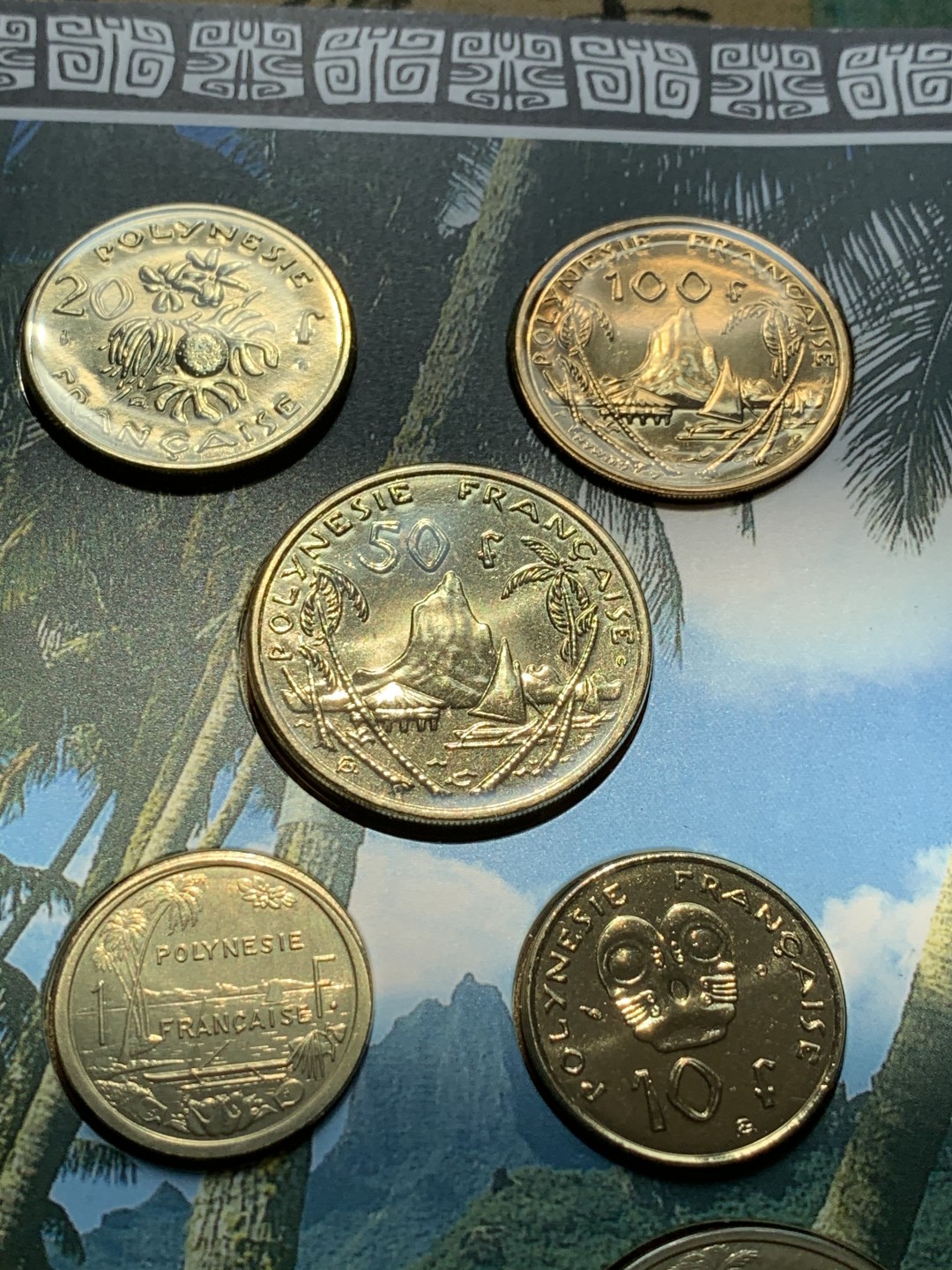 《竞宝斋》第46场-本周日，周一2场连拍（全场顺丰包邮） 法属波利尼西亚2002年清年份官方原装7枚套币BU 1法郎-100法郎 克劳斯编号MS2 制造量5000套！