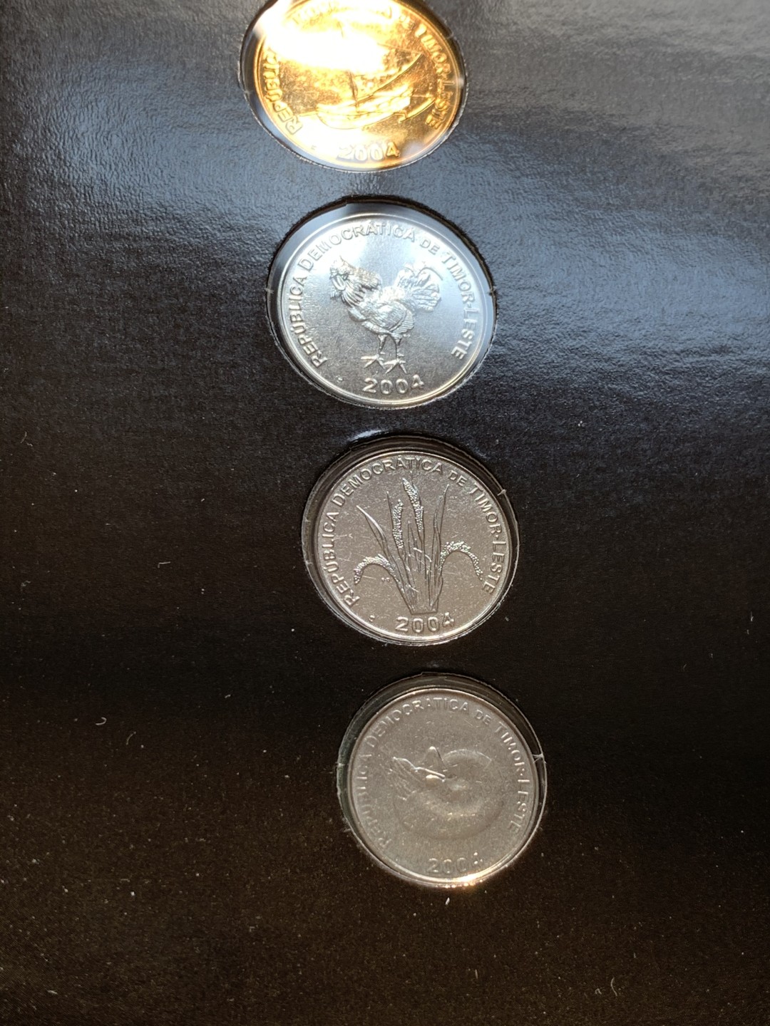 《竞宝斋》第46场-本周日，周一2场连拍（全场顺丰包邮） 东帝汶2004年清年份官方原装5枚套币BU 1分-50分 克劳斯编号MS2 制造量25000套！