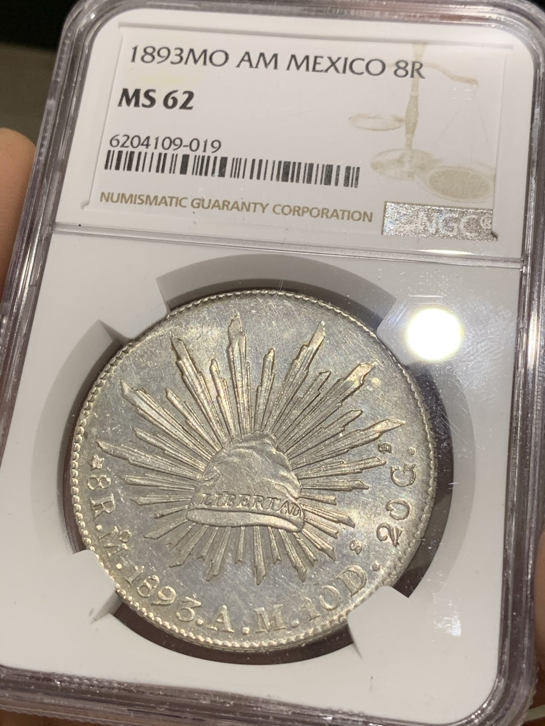 《竞宝斋》第46场-本周日，周一2场连拍（全场顺丰包邮） NGC MS62 墨西哥 1893年 花边鹰洋 底光十足 PL底板