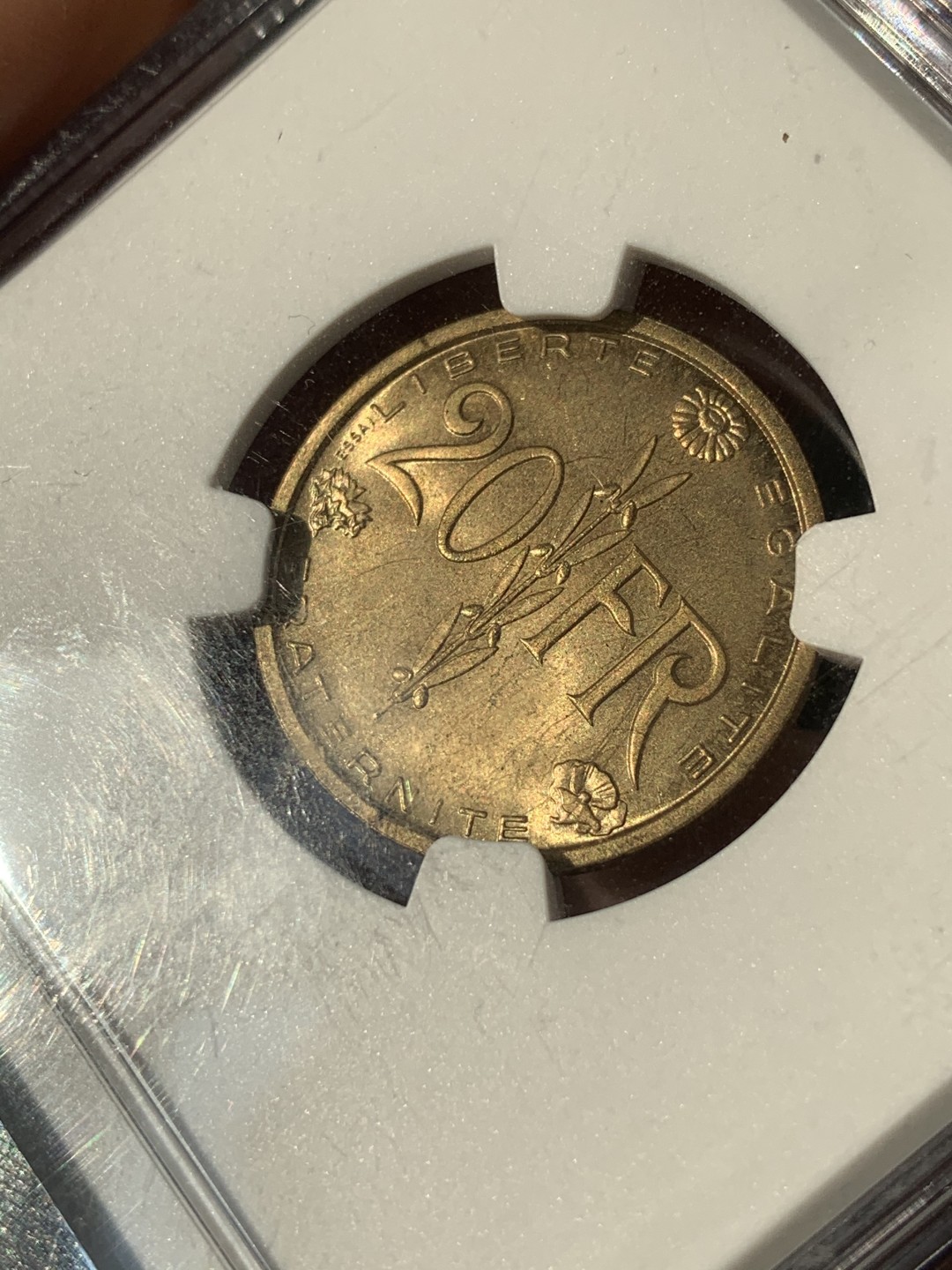 《竞宝斋》第46场-本周日，周一2场连拍（全场顺丰包邮） NGC MS66 法国 1950年 20法郎女神铜样币 MAZ-2764（NGC唯一冠军分）