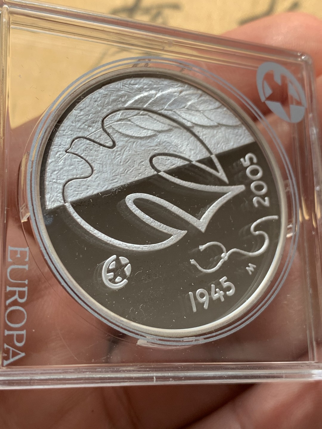 《竞宝斋》第46场-本周日，周一2场连拍（全场顺丰包邮） 2005年芬兰纪念二战胜利60周年银币 10欧元 原盒