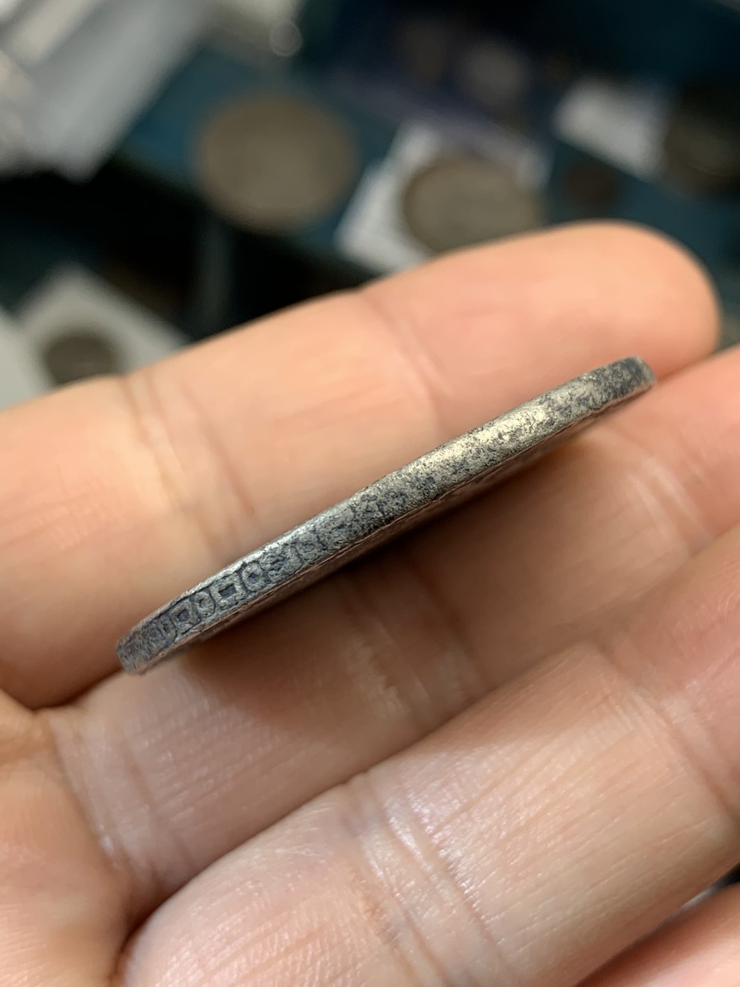 《竞宝斋》第46场-本周日，周一2场连拍（全场顺丰包邮） 西属 墨西哥 1788年 卡三 双柱8R 大银币