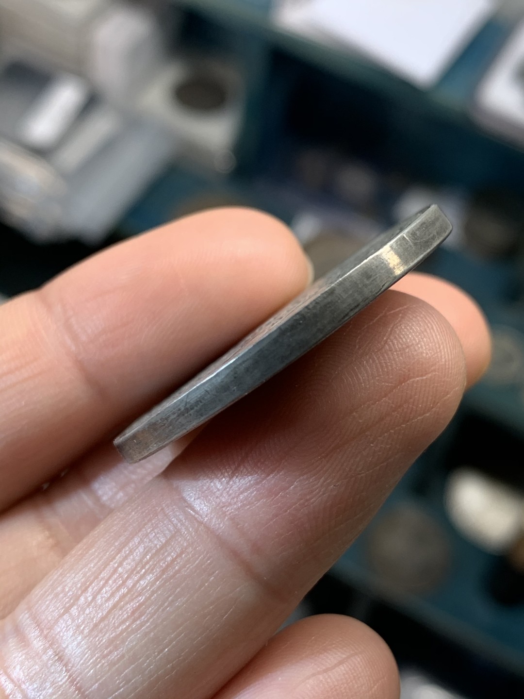 《竞宝斋》第46场-本周日，周一2场连拍（全场顺丰包邮） 1936年德国魏玛共和国猫头鹰合金章 卡尔哥茨作品 图案非常精美 正面猫头鹰 铁匠铺 背面是德系币章常见的元素 鹿 橡树 飞艇 裸章价600左右