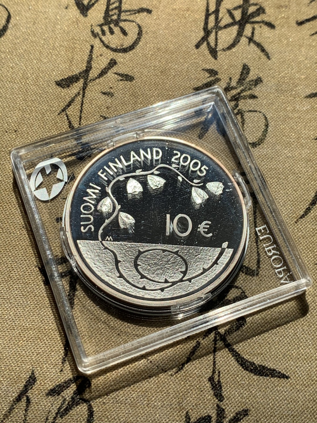 《竞宝斋》第46场-本周日，周一2场连拍（全场顺丰包邮） 2005年芬兰纪念二战胜利60周年银币 10欧元 原盒