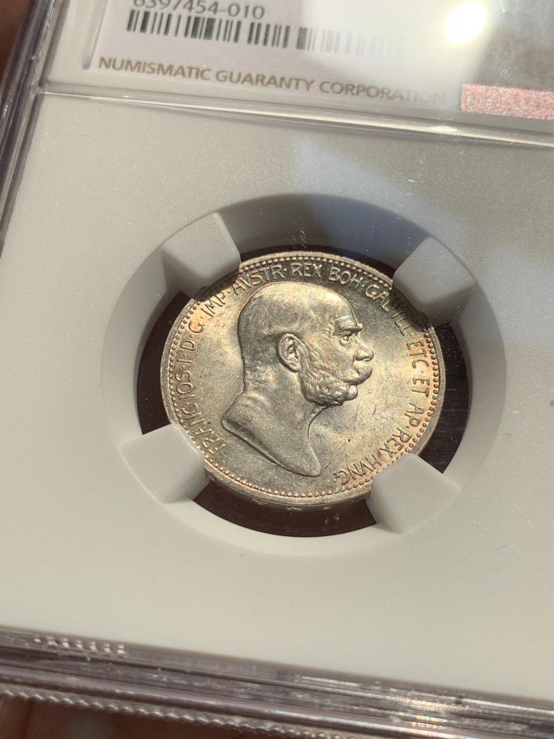 《竞宝斋》第46场-本周日，周一2场连拍（全场顺丰包邮） NGC MS63 淡彩车轮光奥地利1908年60周年建国纪念银币