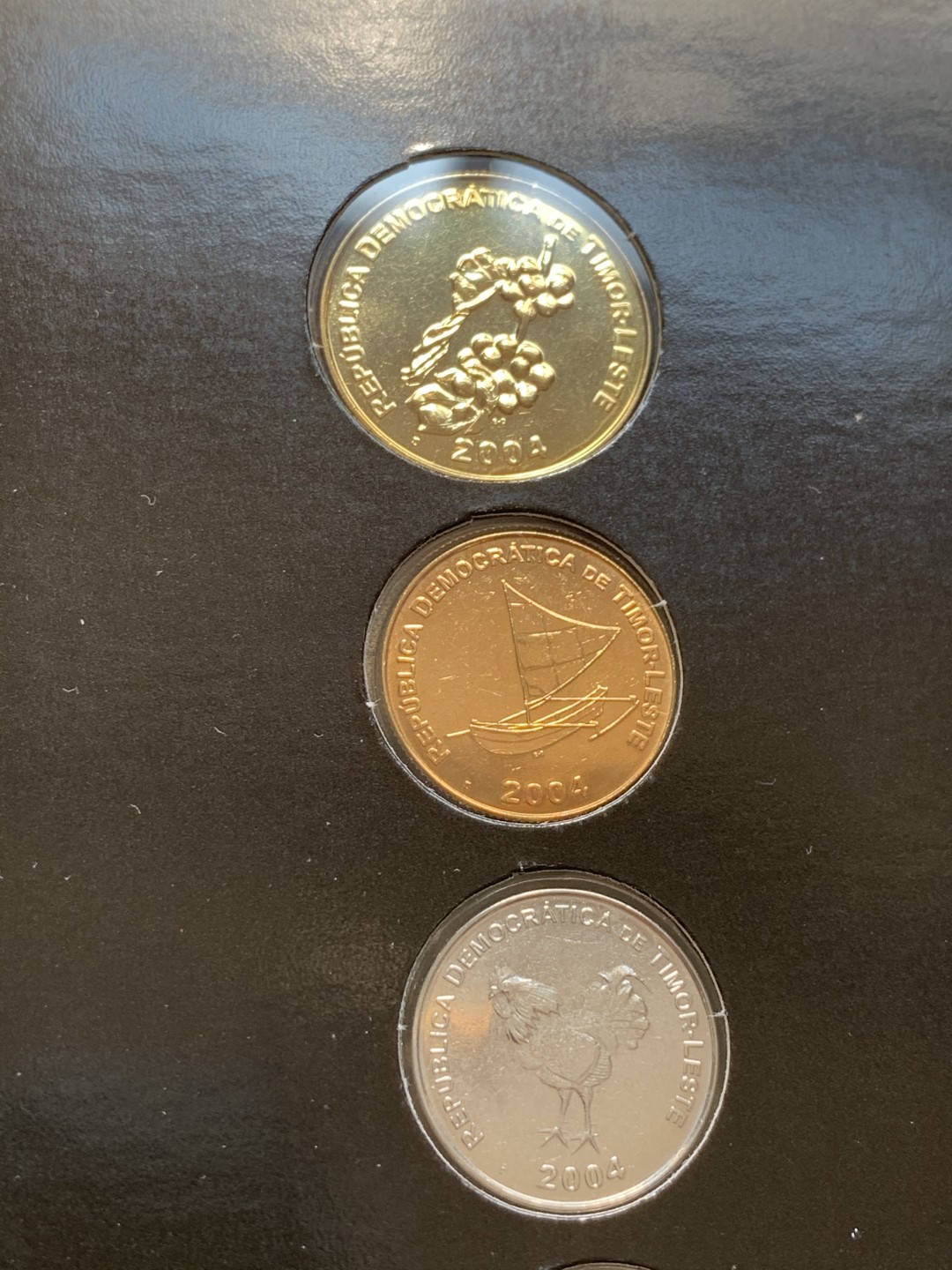 《竞宝斋》第46场-本周日，周一2场连拍（全场顺丰包邮） 东帝汶2004年清年份官方原装5枚套币BU 1分-50分 克劳斯编号MS2 制造量25000套！