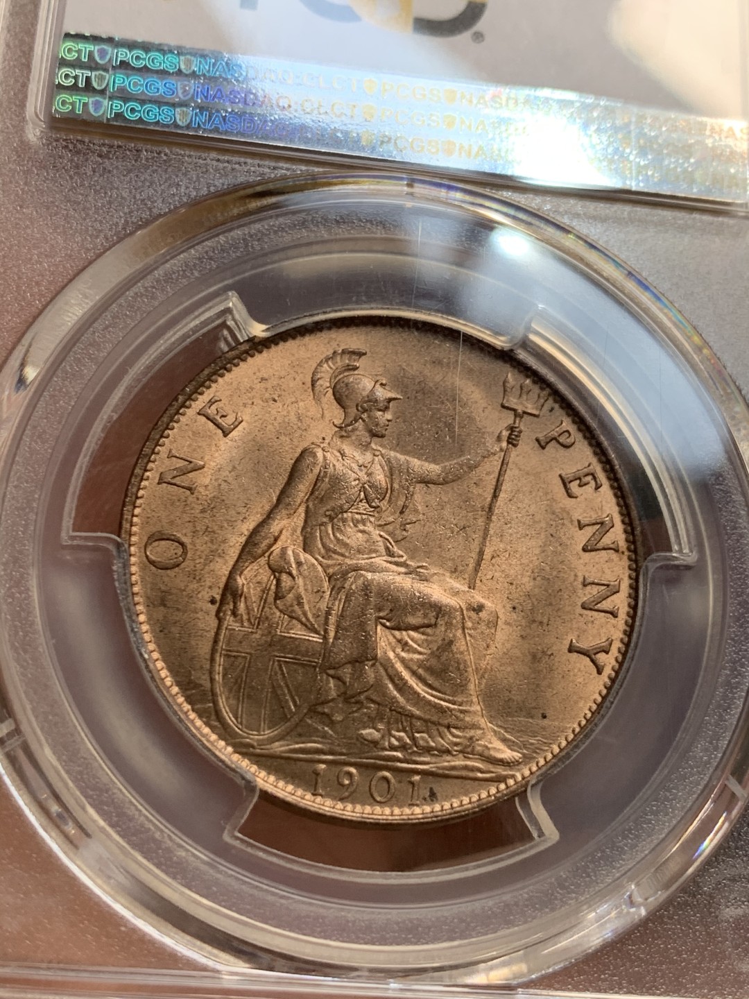 《竞宝斋》第46场-本周日，周一2场连拍（全场顺丰包邮） PCGS-MS63RD 英国 1901年 1便士 极少见RD原铜光 车轮光非常棒 老维披纱末年收藏级