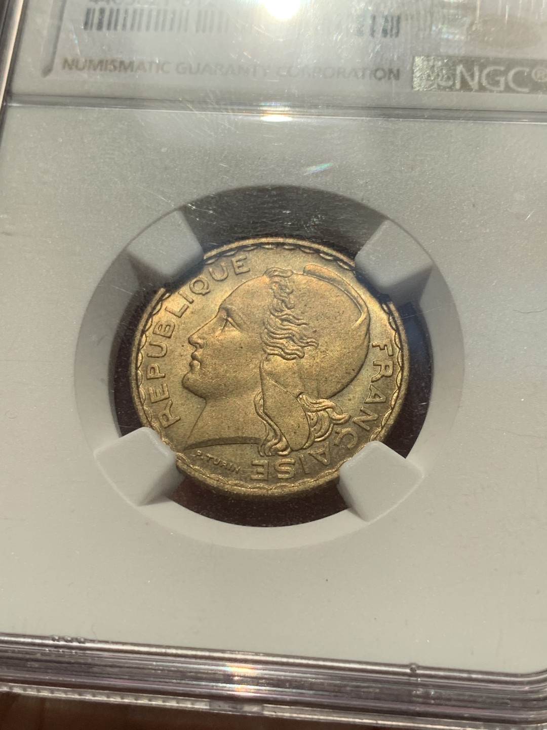 《竞宝斋》第46场-本周日，周一2场连拍（全场顺丰包邮） NGC MS66 法国 1950年 20法郎女神铜样币 MAZ-2765（NGC唯一冠军分）