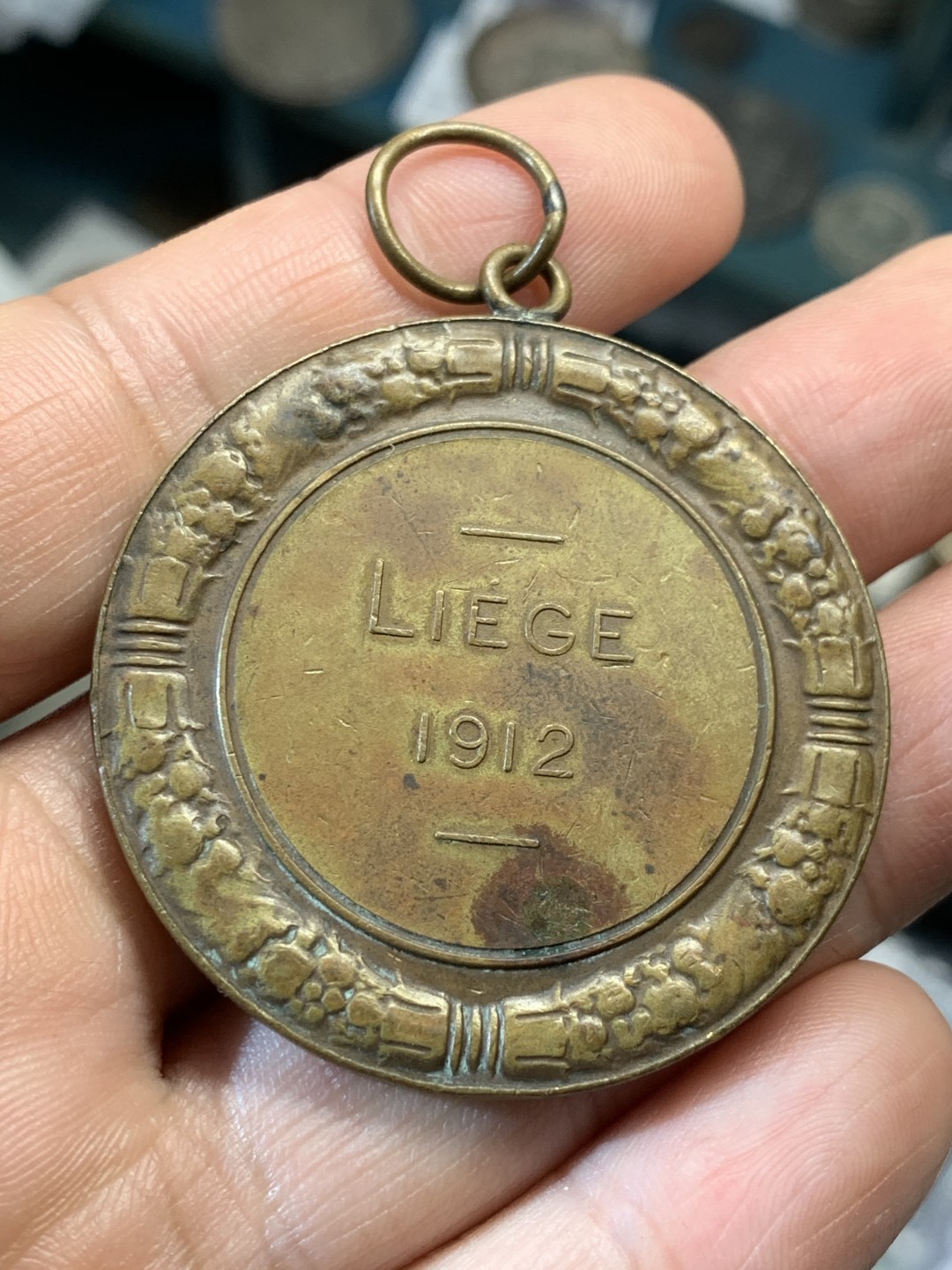 《竞宝斋》第46场-本周日，周一2场连拍（全场顺丰包邮） 1912年比利时列日大铜章 原味带环