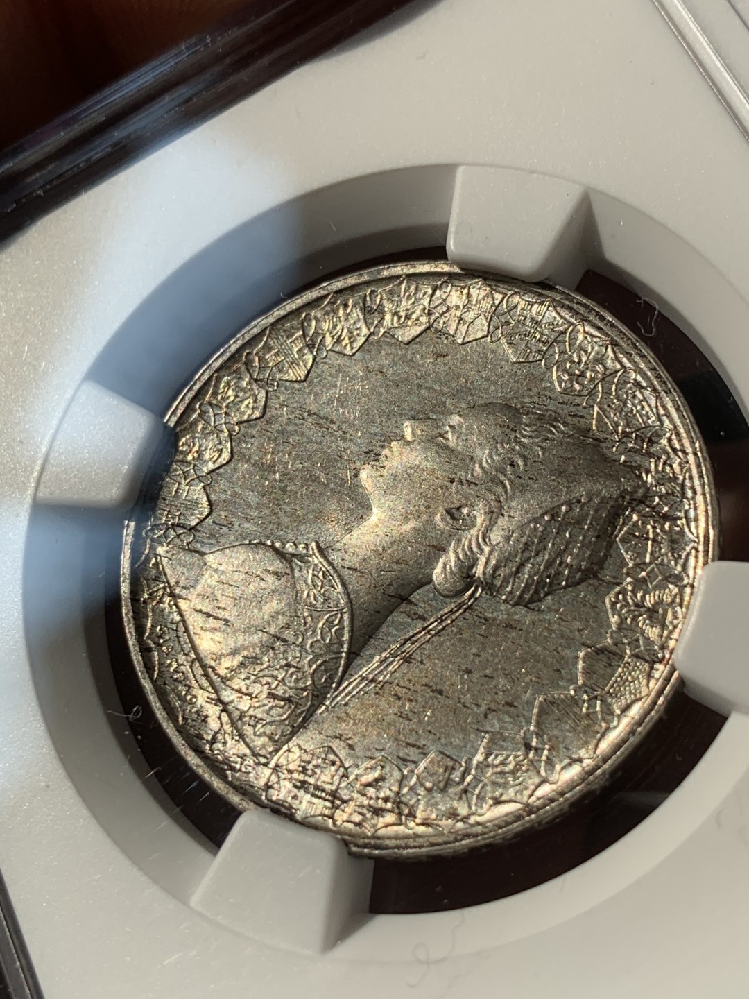 《竞宝斋》第46场-本周日，周一2场连拍（全场顺丰包邮） NGC MS64 意大利1959年帆船女神500里拉银币