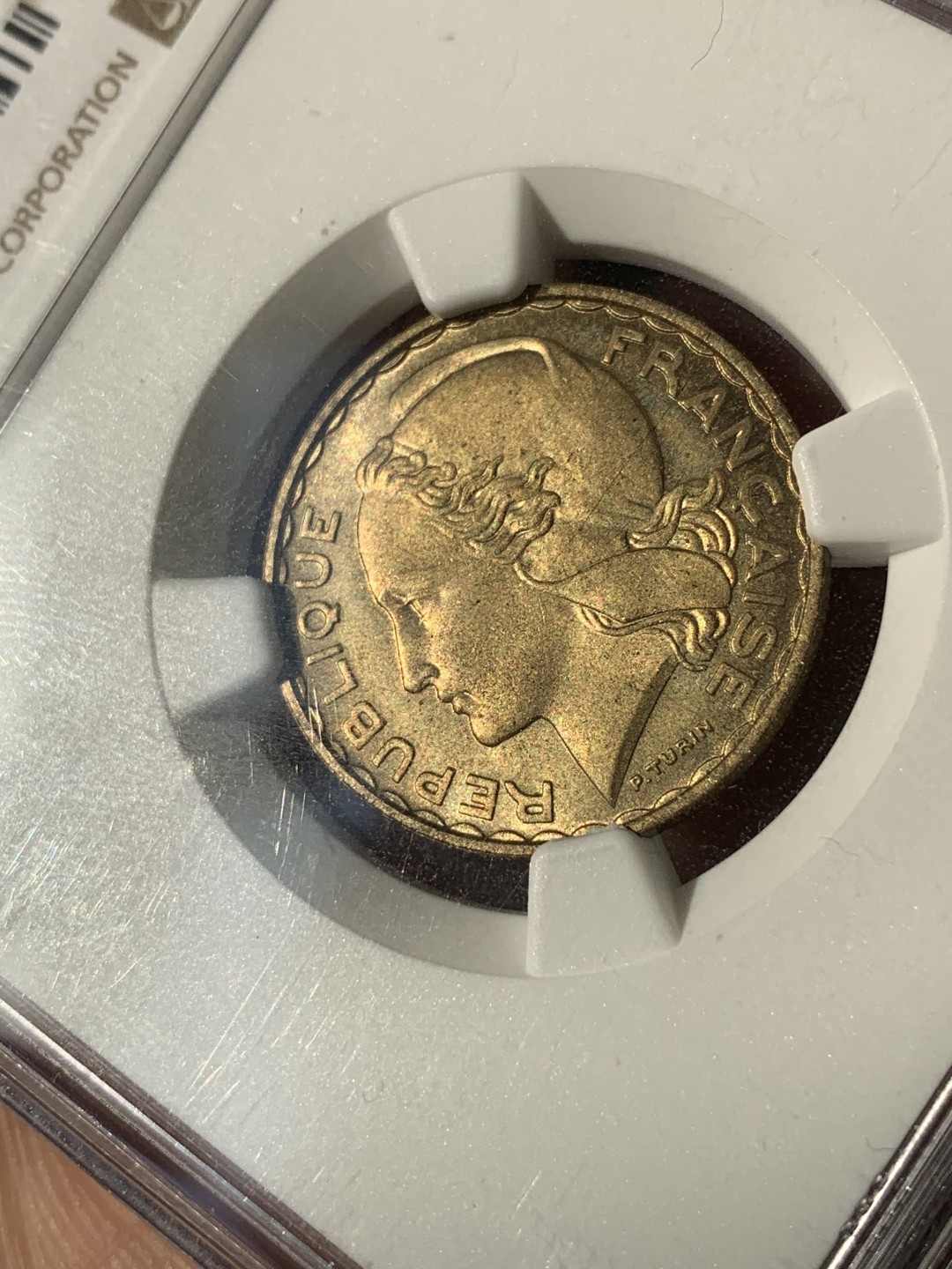 《竞宝斋》第46场-本周日，周一2场连拍（全场顺丰包邮） NGC MS66 法国 1950年 20法郎女神铜样币 MAZ-2765（NGC唯一冠军分）