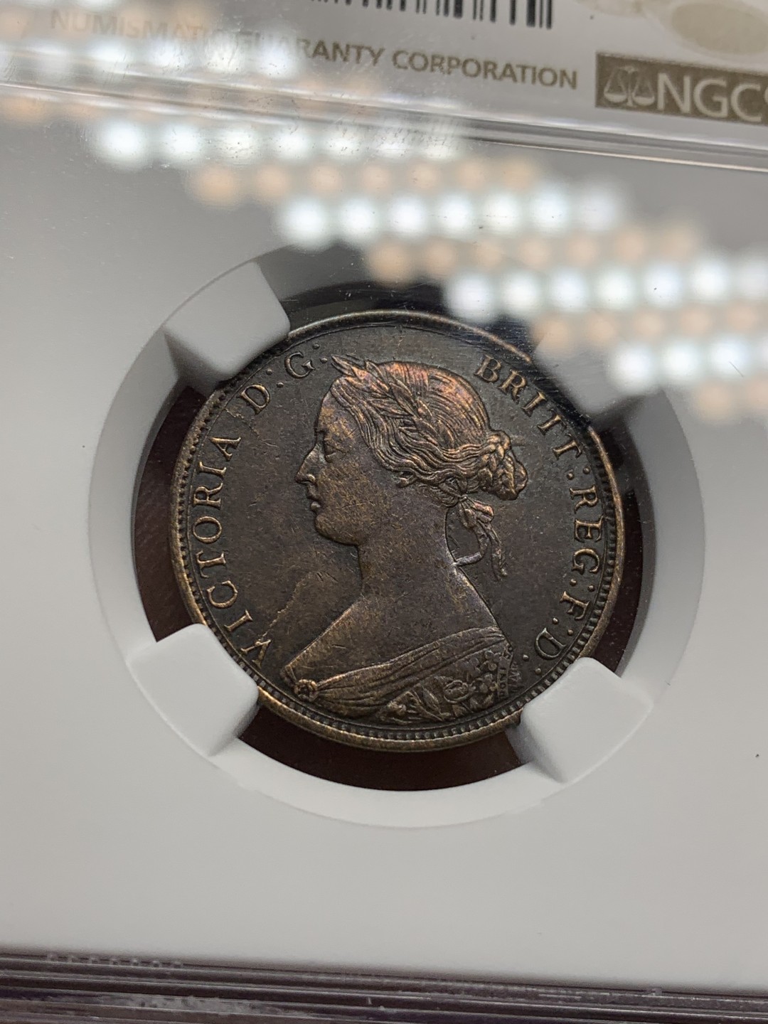 《竞宝斋》第46场-本周日，周一2场连拍（全场顺丰包邮） NGC 评级 美品老包浆 1861年 新斯科舍 壹分铜币 少见品种