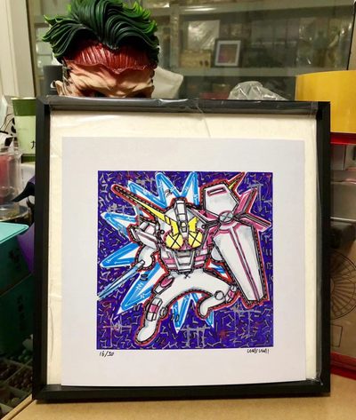 零元拍：歪歪亲笔签名 OWSON系列限量插画复制画《高达》，尺寸约22/22厘米，拍品不含镜框 - 零元拍：歪歪亲笔签名 OWSON系列限量插画复制画《高达》，尺寸约22/22厘米，拍品不含镜框