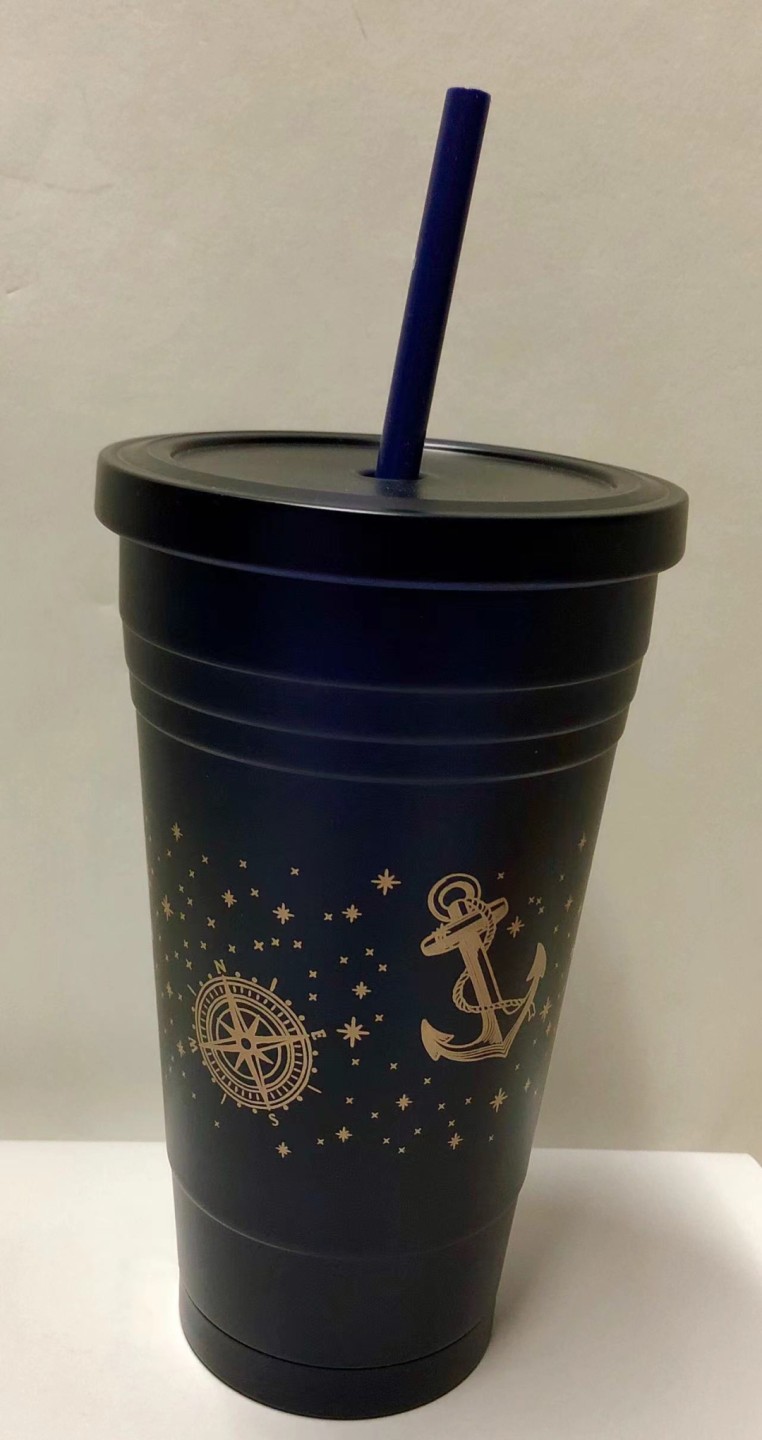 零元拍：星巴克原品全新经典女神渐变玻璃随行杯。经典的造型，配有不锈钢吸管。在水温变化的同时，杯身的颜色也会跟着发生变化。