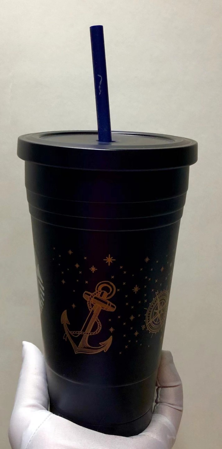 零元拍：星巴克原品全新经典女神渐变玻璃随行杯。经典的造型，配有不锈钢吸管。在水温变化的同时，杯身的颜色也会跟着发生变化。
