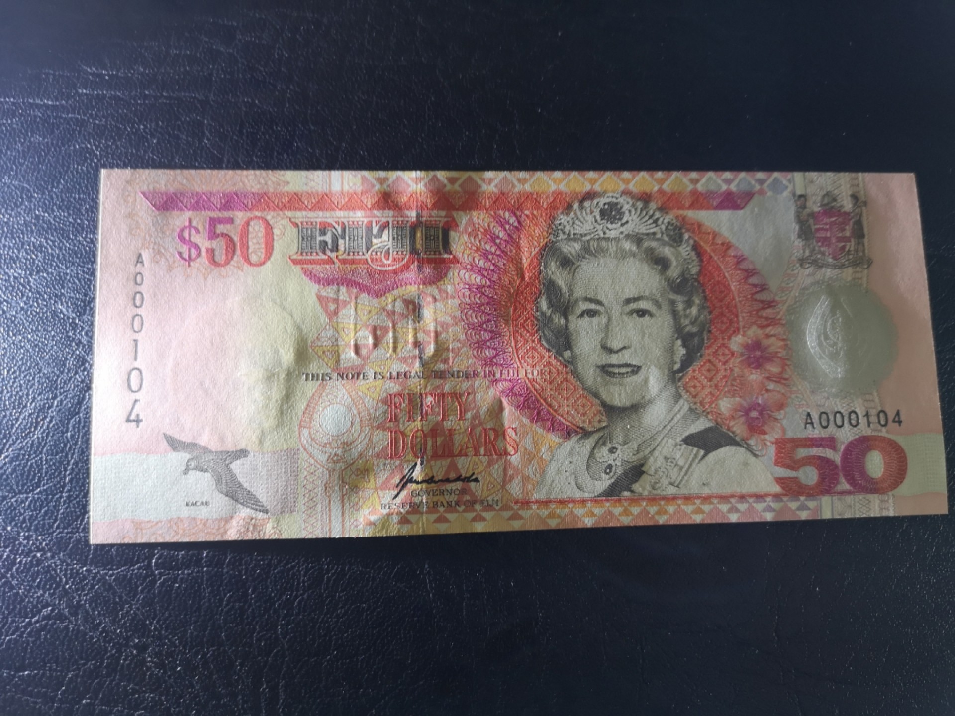 外钞收藏家》第一百七十四期拍卖 斐济1996年50首发A冠 UNC 百位号